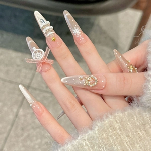 Faux ongles œil de chat de Noël avec motifs 3D festifs et breloques de flocons de neige