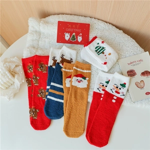 Cinq paires de chaussettes de Noël chaudes en polaire corail avec motifs rennes et Père Noël