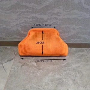 Bolso de mano naranja de malla tejida para mujer con diseño de rayas y forma de nube