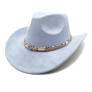 Chapeau de cowboy en daim bleu ciel avec bande serpent et détail plume turquoise