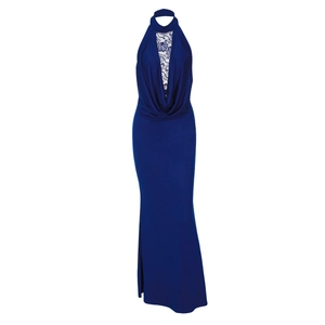 Gros plan sur la robe licou bleu marine avec broderie de dentelle noire sophistiquée
