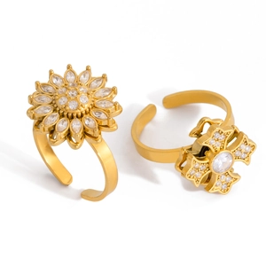 Golden 18K rotatable open ring set with sunflower and cross flower zircon stones