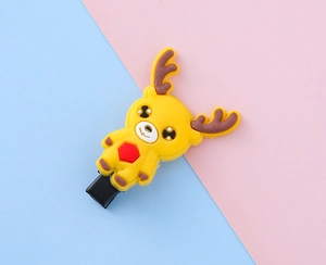 Détail de la pince à cheveux Noël renne jaune avec design élan en silicone pour enfants