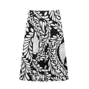 Jupe midi trapèze avec imprimé floral noir et blanc et taille élastique confortable