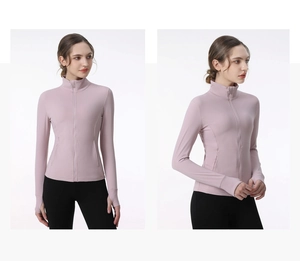 Détails de la veste de fitness rose avec col montant, passe-pouces et fermeture éclair
