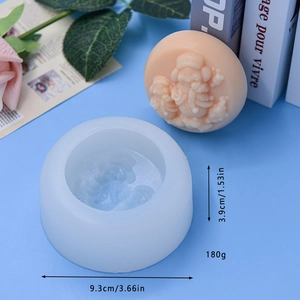 Vista macro dello stampo in silicone rotondo pupazzo di neve con dimensioni 9,3cm e 180g