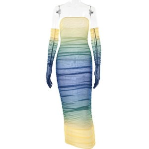 Mesh-Schlauchkleid mit Farbverlauf, passenden langen Handschuhen und figurbetonter hoher Taille