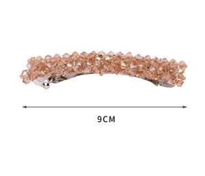 Détail d'une barrette à cheveux de 9cm en perles de cristal champagne et métal