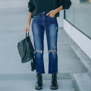 Dames jeans met hoge taille en rechte pijpen met gescheurde knieën in diepblauwe denim
