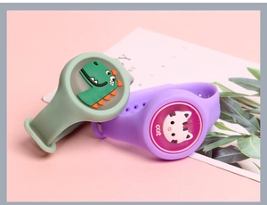 Bracelet en silicone lumineux pour enfants avec dinosaure vert et chat violet
