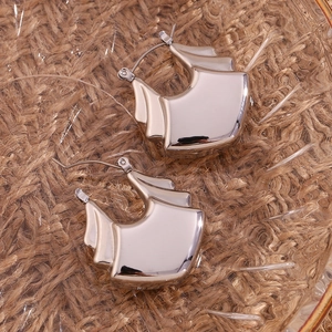 Detail of 18K gold-plated stainless steel triple fan earrings with a sleek hollow design