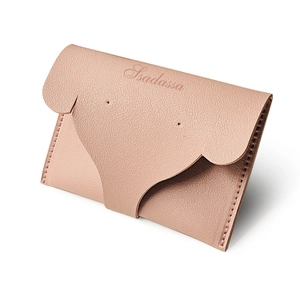 Porte-cartes enveloppe en cuir PU rose avec détails d'oreilles d'éléphant et logo Isadassa