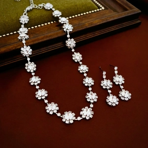 Collier De Fleurs Élégant Et Boucles d'Oreilles Alliage Strass Bijoux De Chaîne De Clavicule Brillants Pour Femmes
