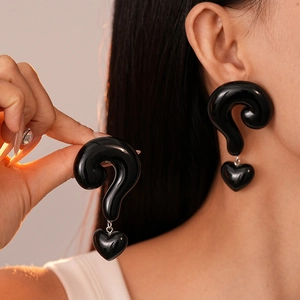 Exaggerated black question mark and heart pendant earrings for women in resin finish