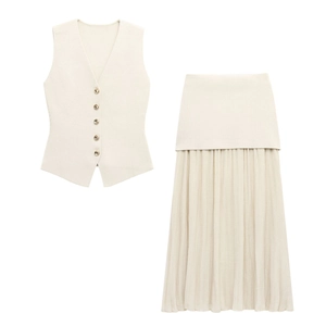 Ensemble deux pièces pour femme avec gilet en tricot beige et jupe plissée