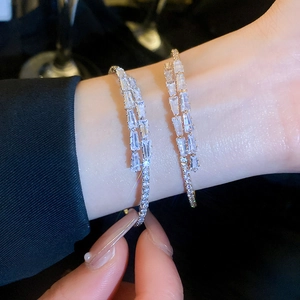 Bracelet luxueux en zircone géométrique cerclé en or et argent pour femmes
