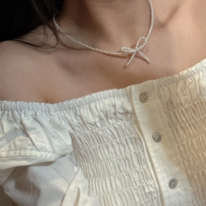 Elegant S925 silver necklace featuring delicate white pearls and a stylish side bow design