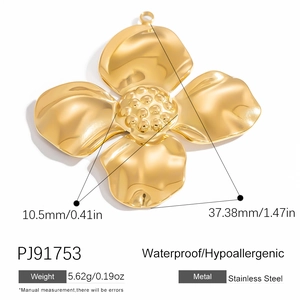 Macro shot of 18k gold plated stainless steel flower pendant with dimensions and weight