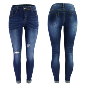 Vaqueros pitillo azules para mujer con detalles rotos y dobladillo deshilachado, vista total