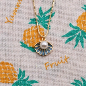 Gold-plated shell pendant necklace with a white pearl on a minimalist gold-colored chain