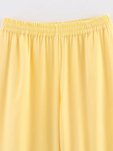 Detail of the high-elasticity gathered waistband on these yellow crepe trousers