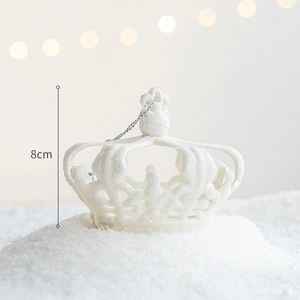 Décoration de Noël couronne blanche scintillante avec cordon argenté et hauteur 8 cm