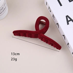 Detail view of 13cm dark red velvet hair claw clip with size and weight specifications