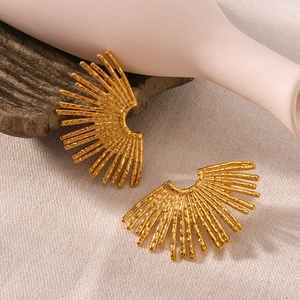 Vintage 18K gold plated stainless steel fan-shaped earrings with textured sunburst design