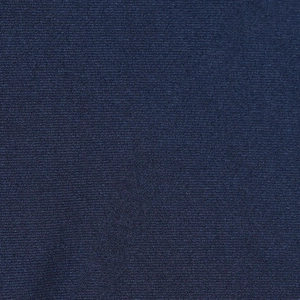 Vue macro de la texture du tissu en satin bleu foncé montrant le tissage détaillé
