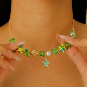 Sommerliche Strandkette mit Seestern-Anhänger, grünen Perlen und Muscheln für Damen