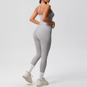 Legging de yoga gris à taille haute avec poche latérale et haut à dos croisé croisé