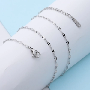 Detail of silver stainless steel lip chain with lobster clasp and S.STEEL engraved tag