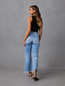 Jean femme taille haute à jambes larges, bleu clair avec ourlet déchiré, vue arrière
