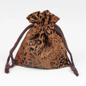 Sacchetto per gioielli in velluto marrone con stampa leopardata e chiusura a coulisse