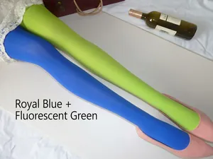 Détail de collants en velours asymétriques bicolores bleu roi et vert fluo pour femmes