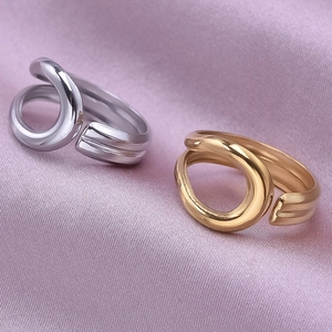Minimalist 304 stainless steel adjustable rings in silver and gold with twisted design