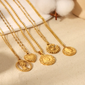 Vintage Portrait Coin Pendant Necklace For Women Retro 18K Gold Plated Stainless Steel Hollow Heart Daisy Flower Jewelry