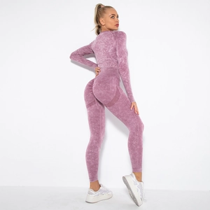Details zum nahtlosen grauvioletten Yoga-Set mit Acid-Wash und Scrunch-Butt-Effekt