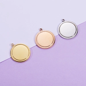 Round mirror-finish pendants in gold, rose gold, and silver with rope-textured edges