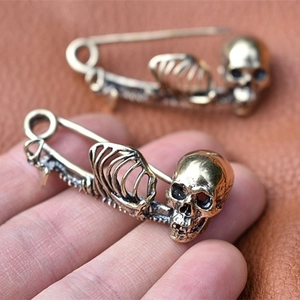 Gothic punk style vintage skull pins in bronze finish for Halloween costume accessories
