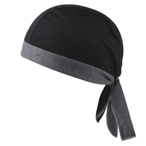 Détail du bandana pirate respirant bicolore avec sangles réglables et coutures précises