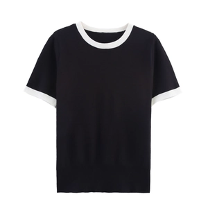 Haut en tricot à manches courtes noir avec col et poignets contrastés blancs