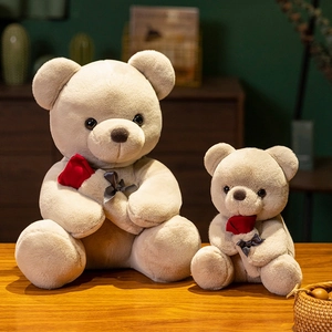 Set de osos de peluche con rosas rojas y lazos grises, suaves peluches en blanco crema