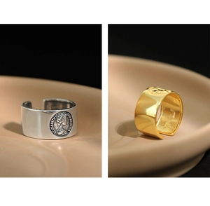 Detailed view of silver and gold S925 sterling silver rings with Queen Elizabeth portrait