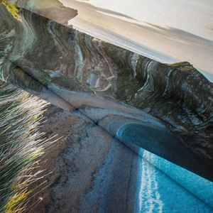 Gros plan sur la texture du tissu épais et l'impression HD du paysage naturel