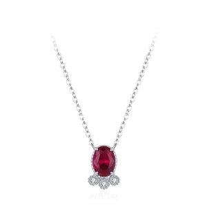 Collier en argent sterling S925 avec grenat rouge et zircons blancs sur fond blanc