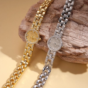 Elegante bracciale con fibbia per orologio placcato oro 18 carati con zirconi su roccia