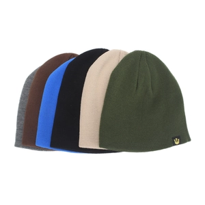 Winter knitted beanie hats for men and women in six colors with decorative woven labels