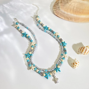 Collana multistrato bohémien con perline turchesi, ciondoli a stella marina e tartaruga