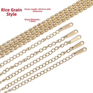 Dettaglio della collana a catena box in acciaio placcato oro 18K con estensione 5cm